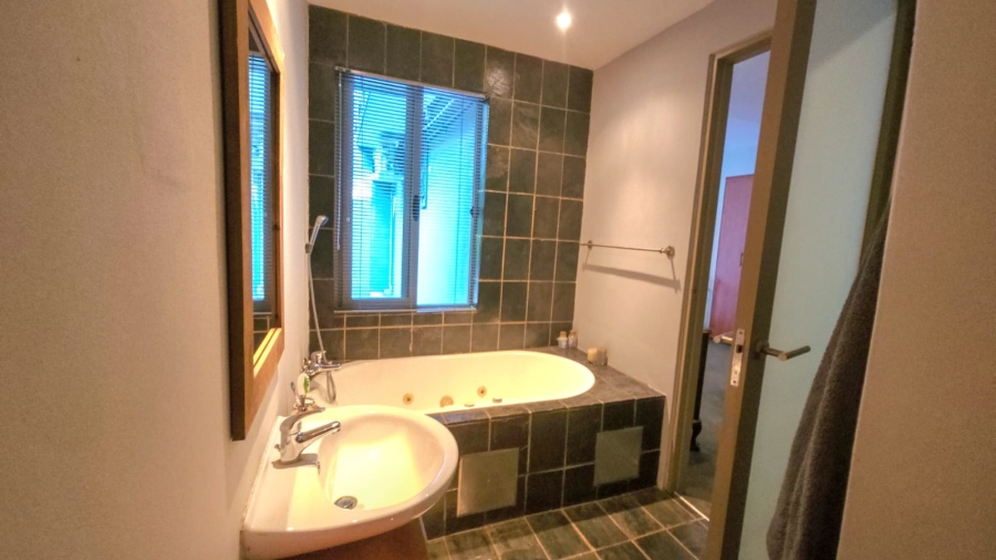 6 Bedroom Property for Sale in Kosmos Ridge North West